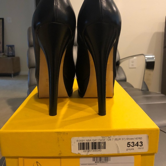 Fendi Décolleté Napa Nero pumps size 7 worn once. - Picture 2 of 8